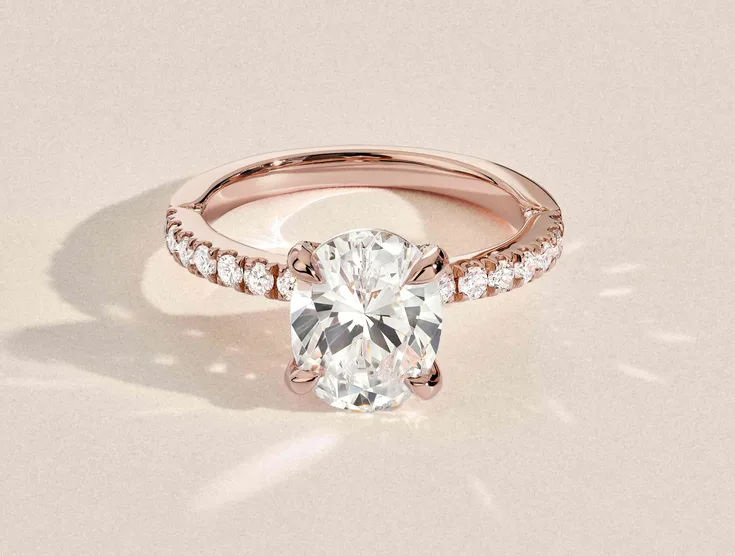 Oval-cut diamond engagement ring reference